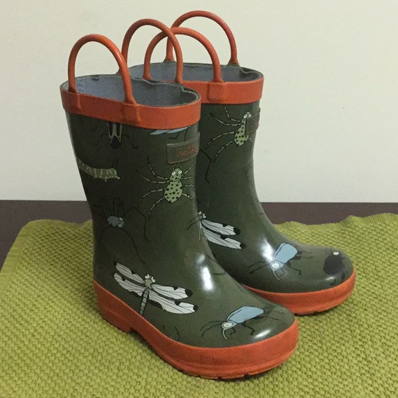 Hatley Other - Hatley green rain boots size 7 with BUGS! 🐛